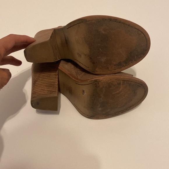 Vince Camuto block heel shoes, Size 5 - Picture 5 of 5